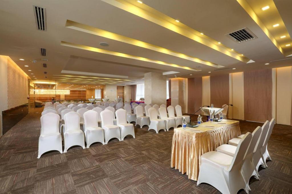 יאנגון Jasmine Palace מראה חיצוני תמונה